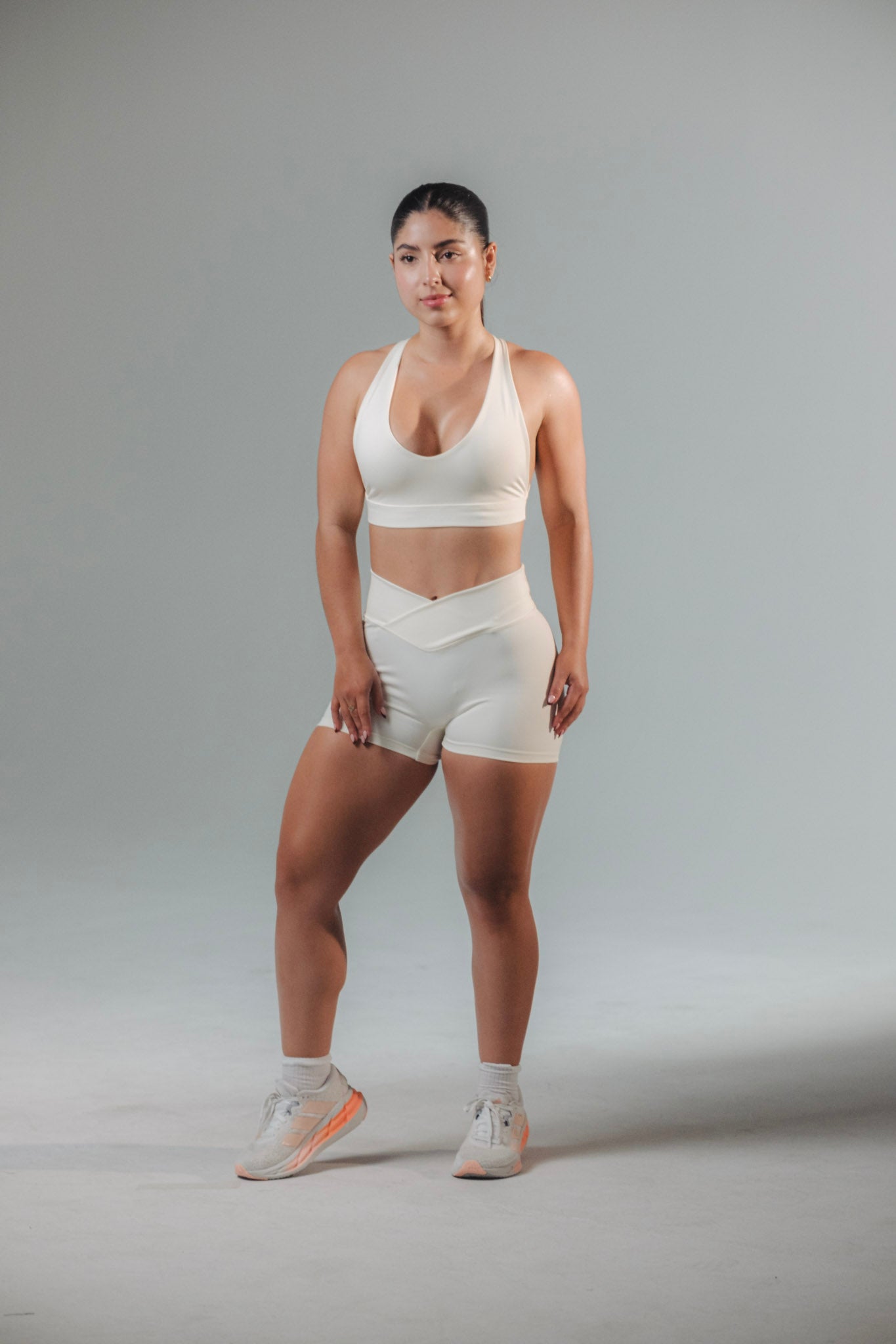 SHORT HALTER