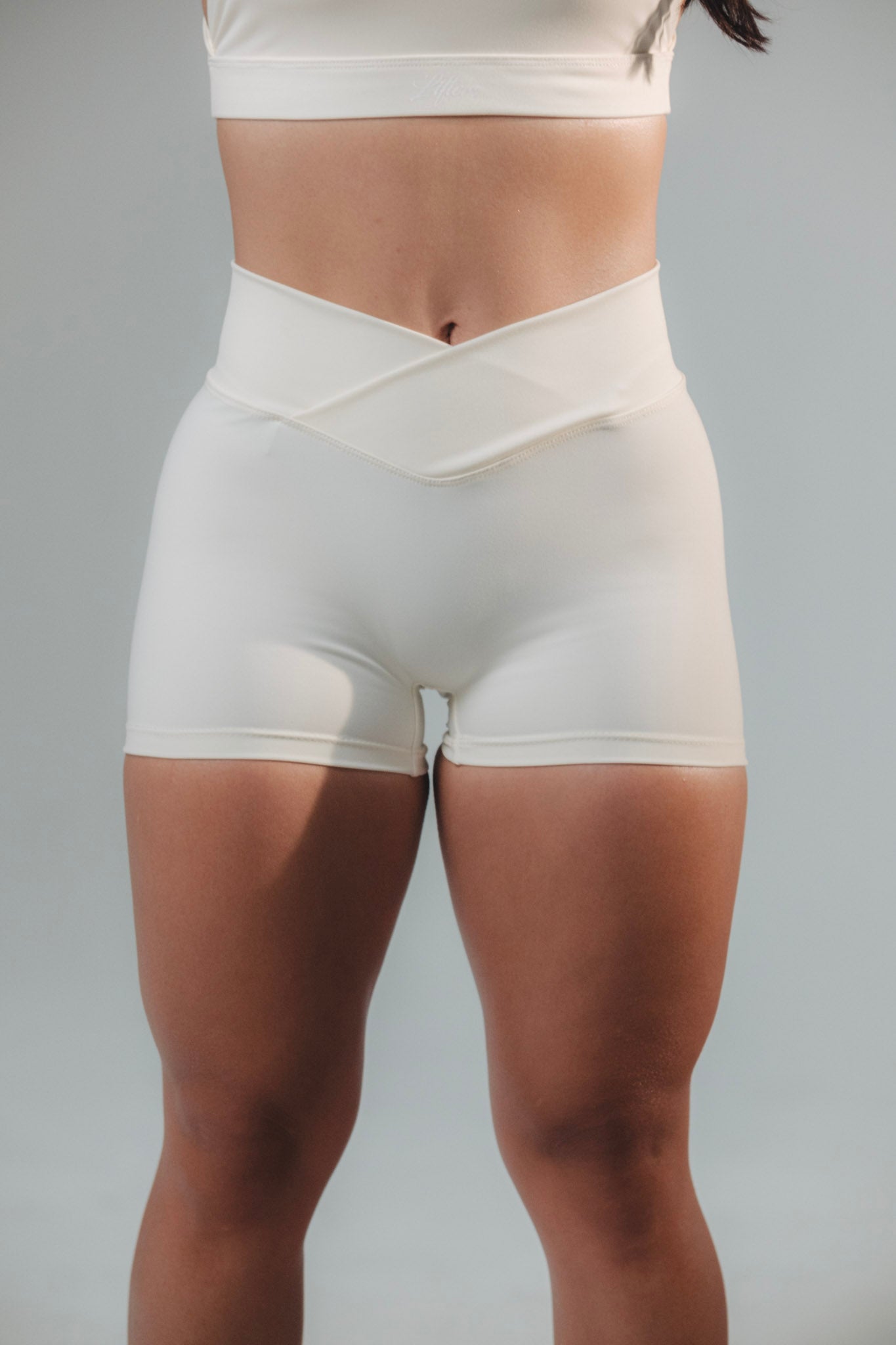 SHORT HALTER