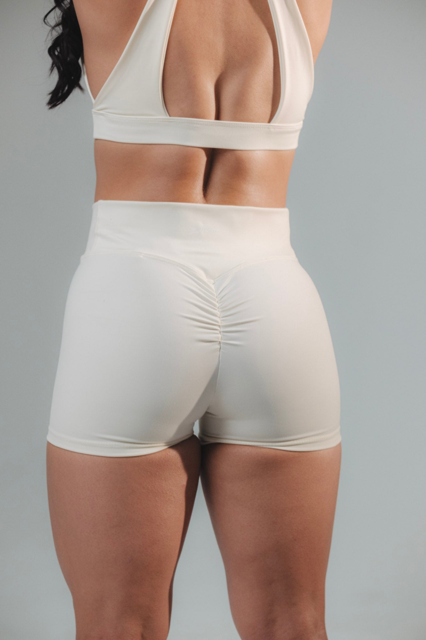 SHORT HALTER